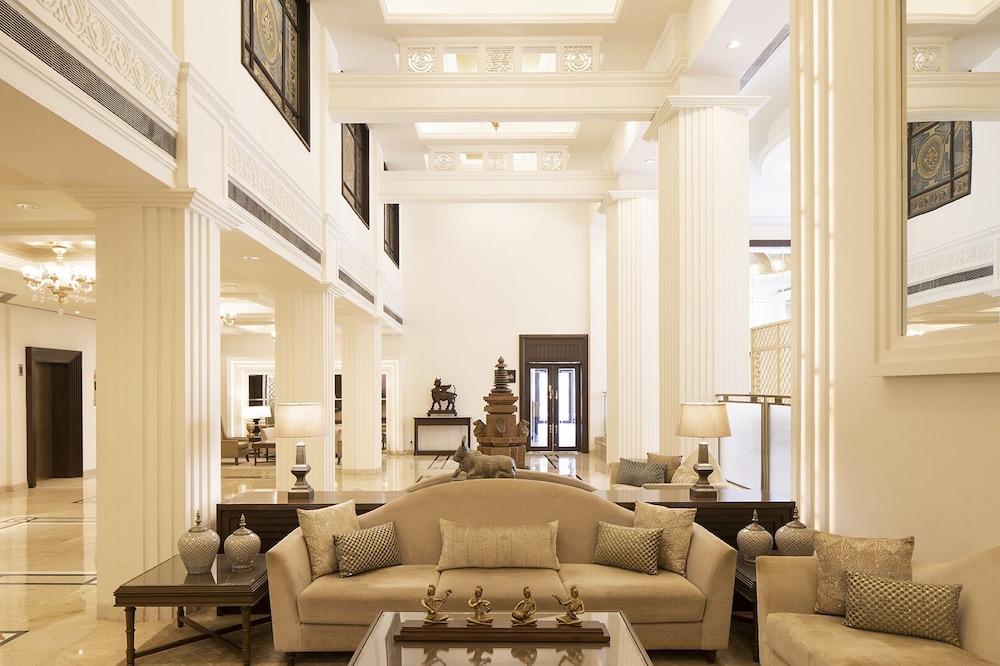 Taj Ganges Varanasi Eksteriør bilde The lobby of the hotel