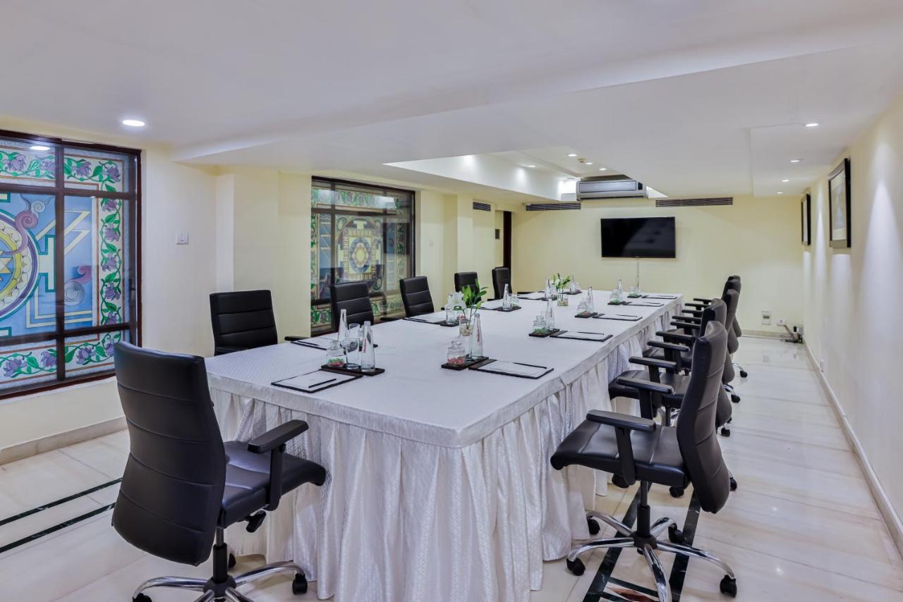 Taj Ganges Varanasi Eksteriør bilde Meeting room at the hotel