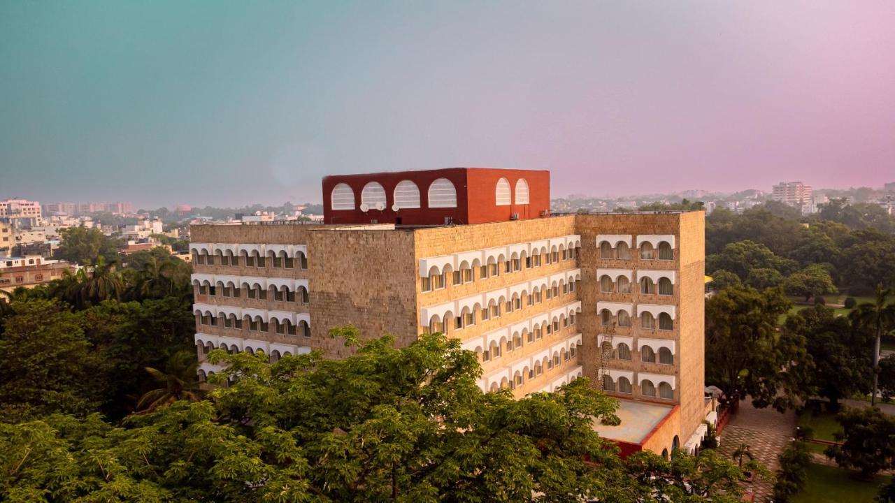 Taj Ganges Varanasi Eksteriør bilde The main building of the university