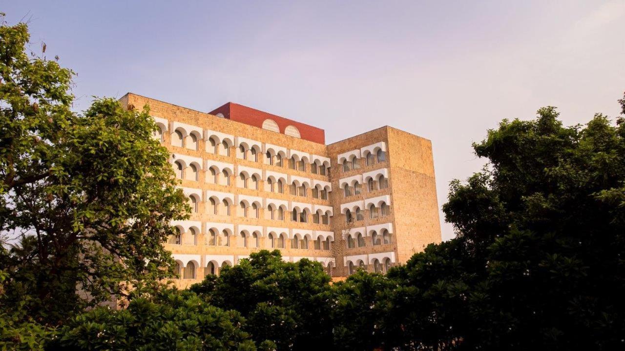 Taj Ganges Varanasi Eksteriør bilde The main building of the university