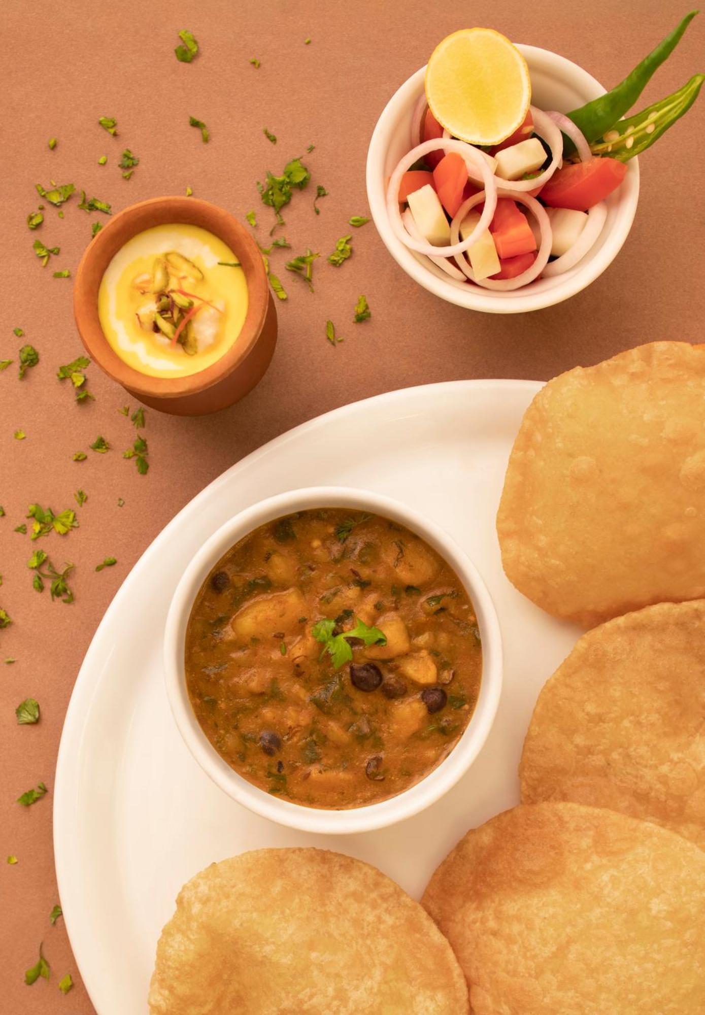 Taj Ganges Varanasi Eksteriør bilde Poori masala